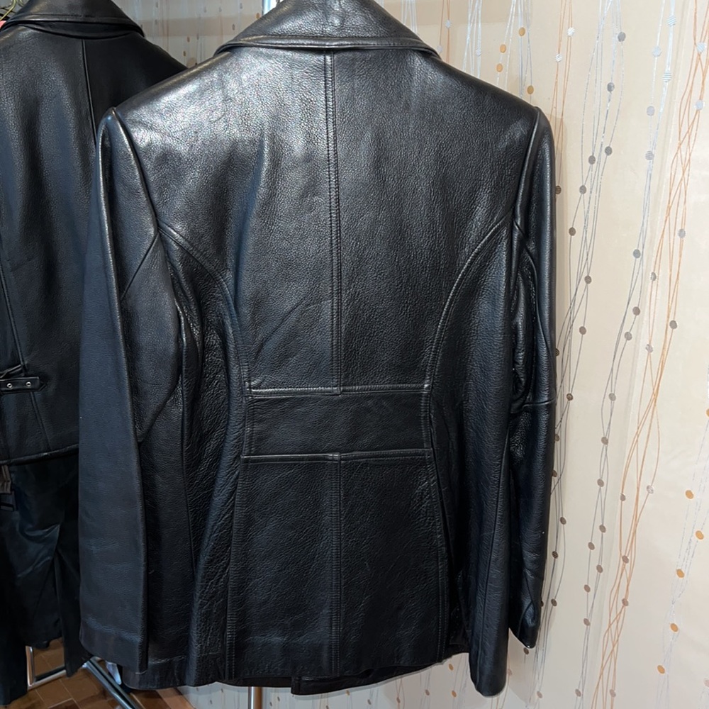 Leather jacket - Picture 2 of 6